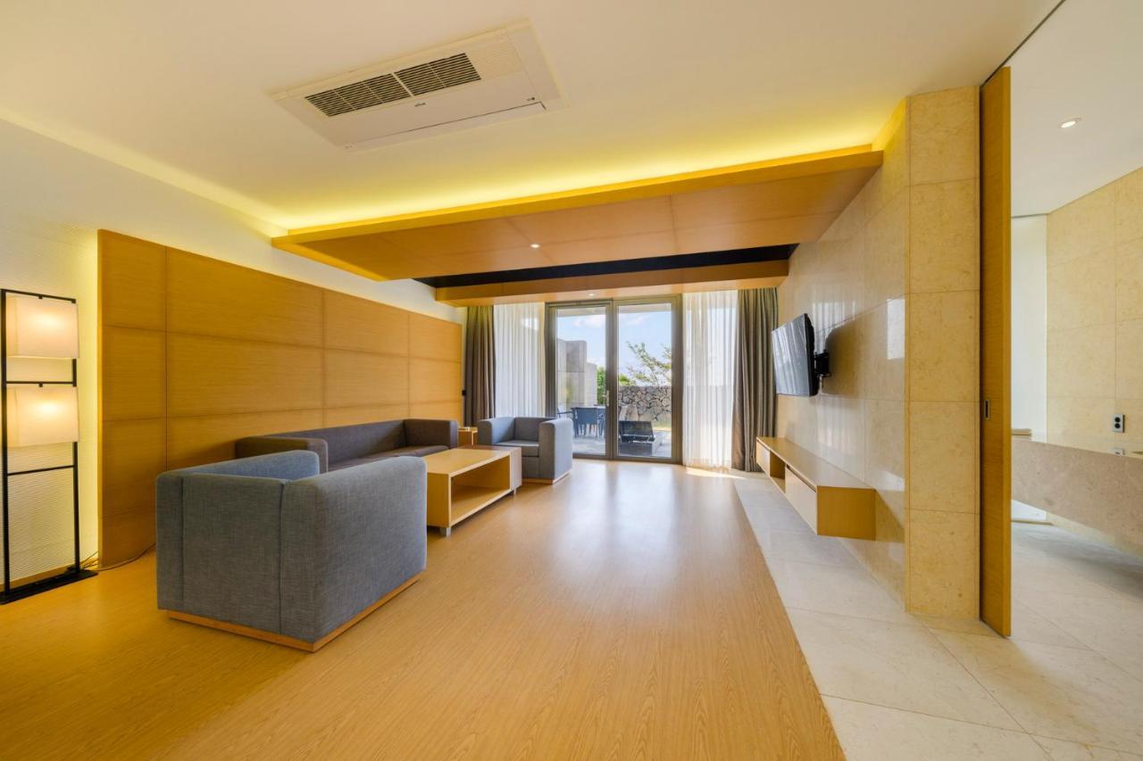Stanford & Hotel *