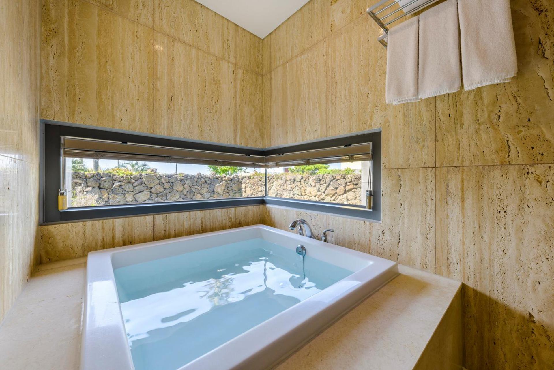 Stanford & Hotel Jeju